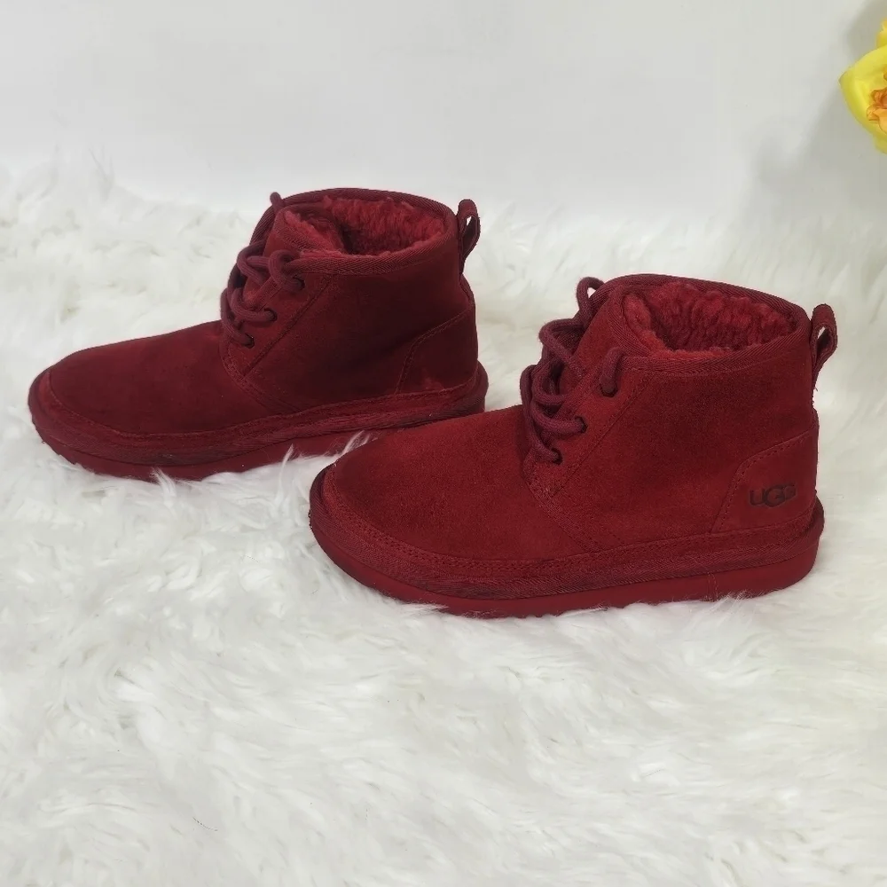 UGG Neumel Suede Lace Up Chukka Boots in Samba Red Size 2 Toddler